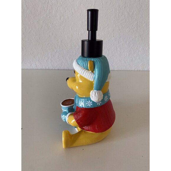 Disney Winnie The Pooh Hot Cocoa Christmas Santa Hat Soap Dispenser Ceramic NEW - Picture 3 of 9